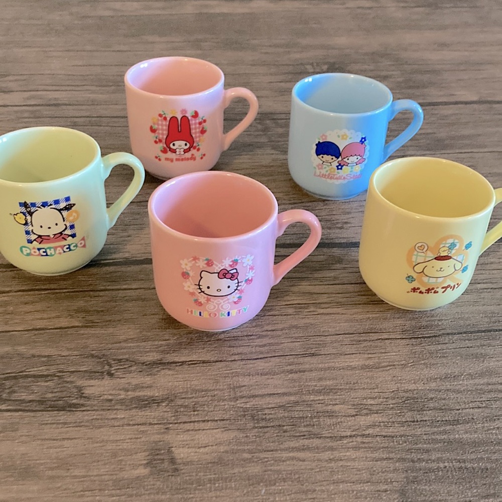 1999 Vintage Sanrio Hello Kitty 5 Piece Mini Cup Mug Set. smiles 76, 99 original